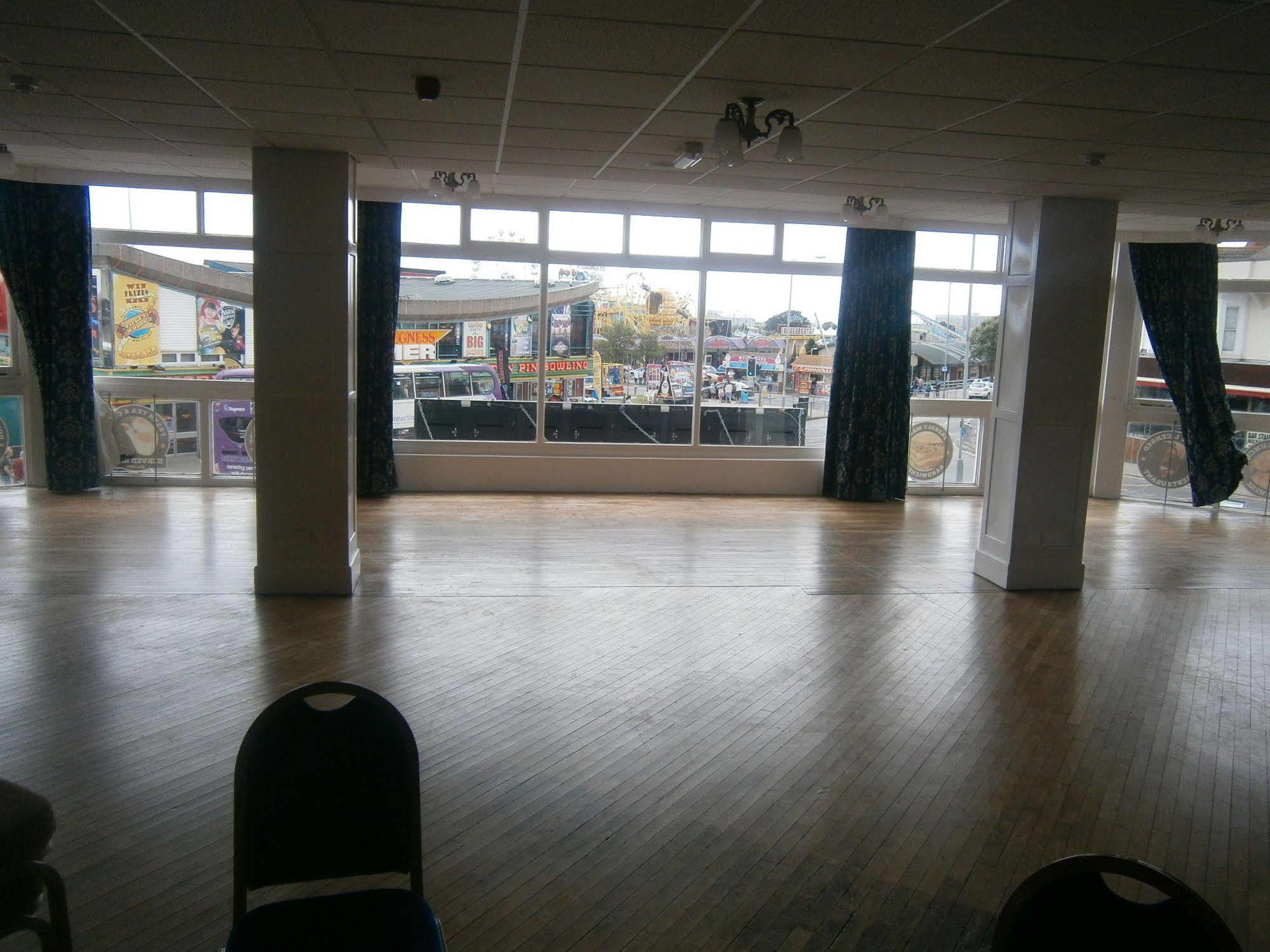Oyo Grosvenor House Hotel Skegness Exterior photo