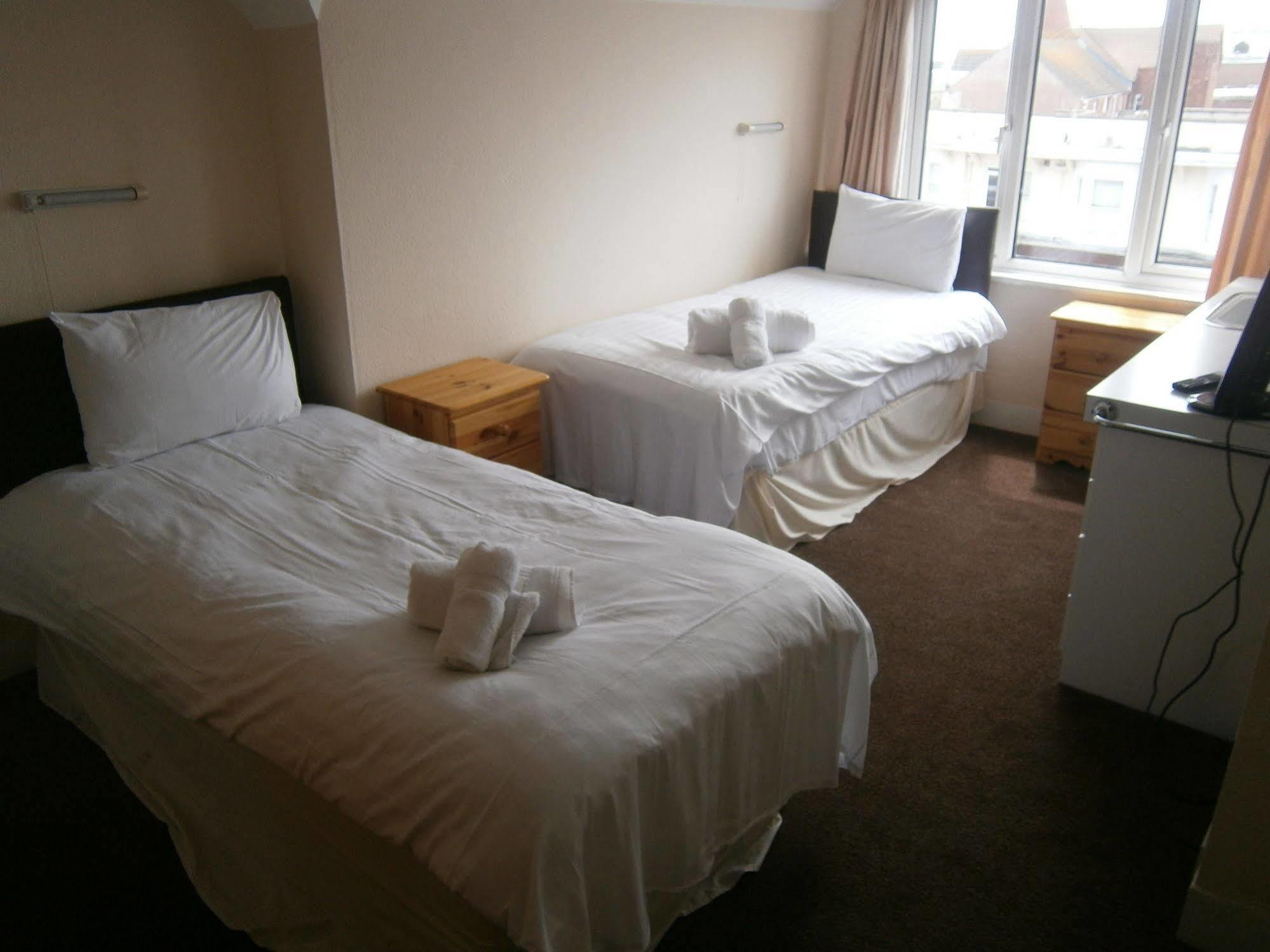 Oyo Grosvenor House Hotel Skegness Exterior photo